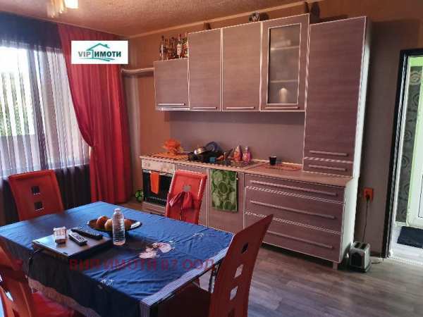 Дава под наем 3-стаен, гр. ловеч, широк център