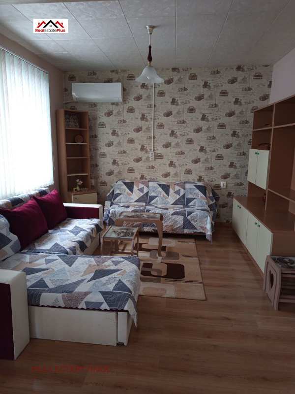 Дава под наем етаж от къща, гр. плевен, широк център