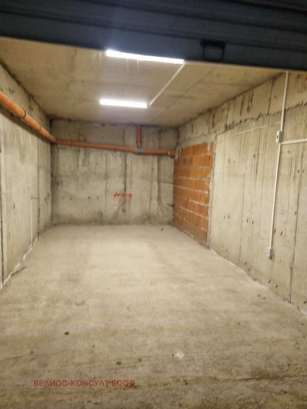 Дава под наем гараж, паркомясто, гр. перник, изток