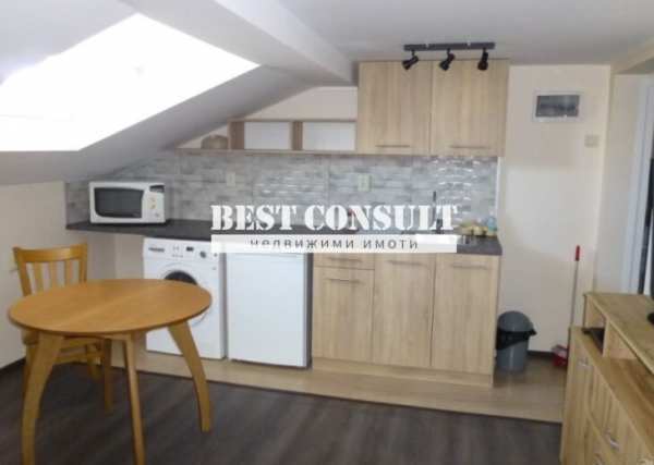 Дава под наем  ателие, таван град Русе, Център
      25 кв.м