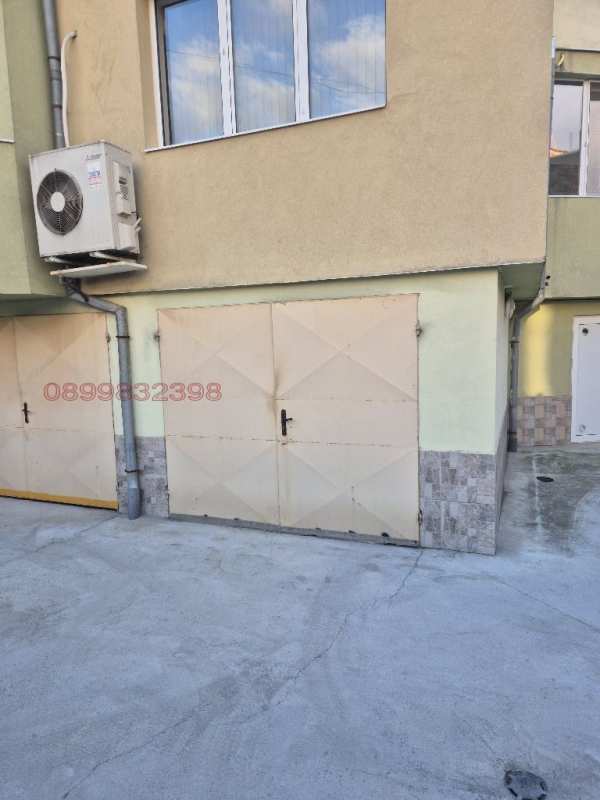 Дава под наем гараж, паркомясто, гр. пазарджик, център