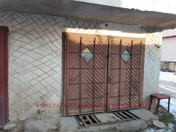 Дава под наем гараж, паркомясто, гр. ловеч, широк център