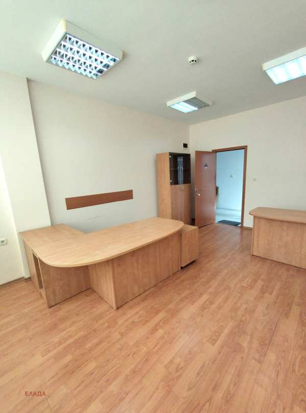 Дава под наем офис, гр. враца, център