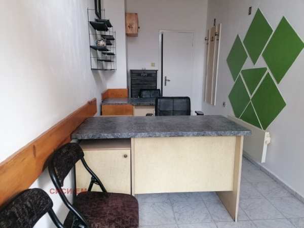 Дава под наем  офис град Добрич, Център
      14 кв.м