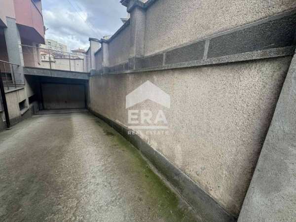 Дава под наем гараж, паркомясто, гр. хасково, център