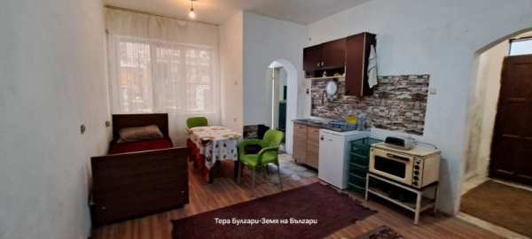 Дава под наем  1-стаен град Перник, Център
      47 кв.м