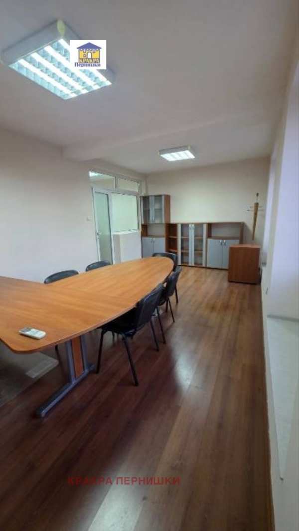 Дава под наем офис, гр. радомир, област перник