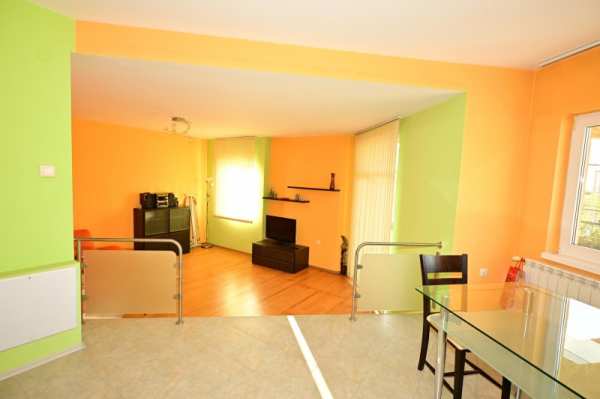 Дава под наем 3-стаен, гр. перник, димова махала