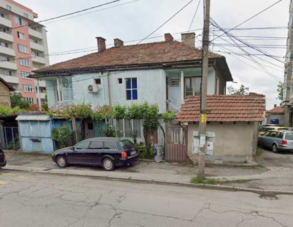 Дава под наем етаж от къща, гр. кюстендил, могилата