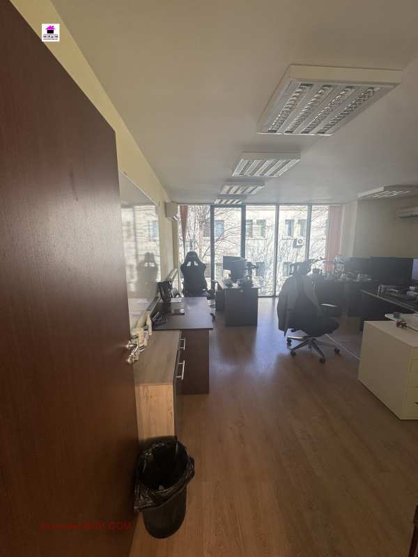 Дава под наем офис, гр. русе, център