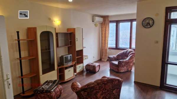 Дава под наем 2-стаен, гр. пазарджик, център