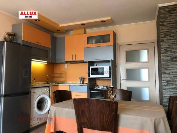 Дава под наем 3-стаен, гр. русе, широк център