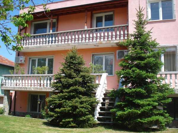 Дава под наем етаж от къща, с. белащица, област пловдив