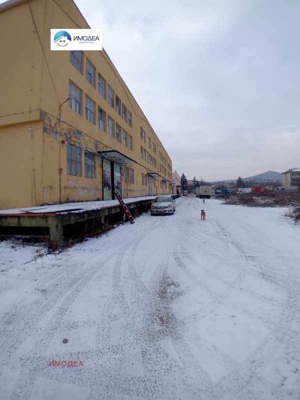 Дава под наем  склад гр. Горна Оряховица, област Велико Търново
      1200 кв.м
