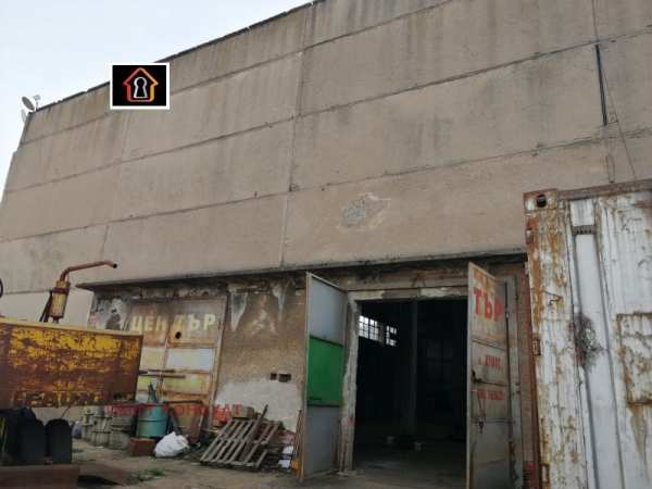 Дава под наем  пром. помещение град Враца, Промишлена зона
      932 кв.м