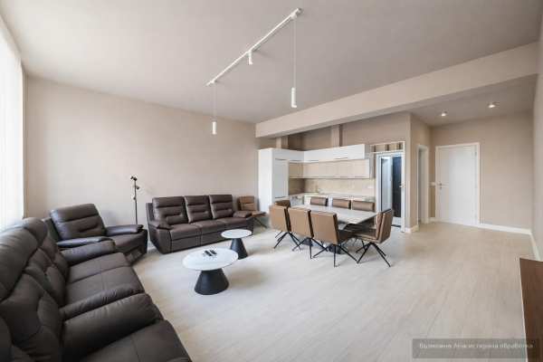 Дава под наем 3-стаен, гр. варна, център