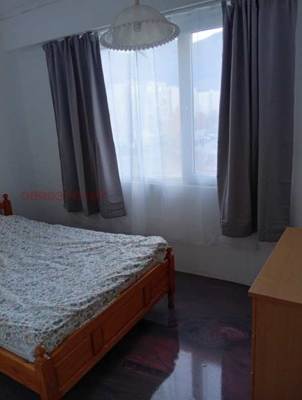 Дава под наем  2-стаен гр. Дупница, област Кюстендил
      46 кв.м