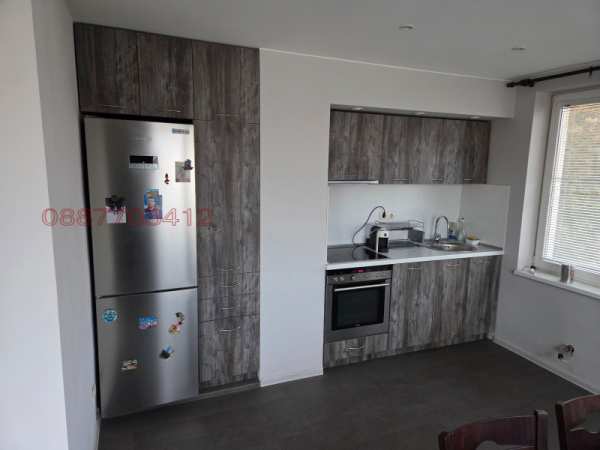 Дава под наем  3-стаен гр. Божурище, област София
      92 кв.м