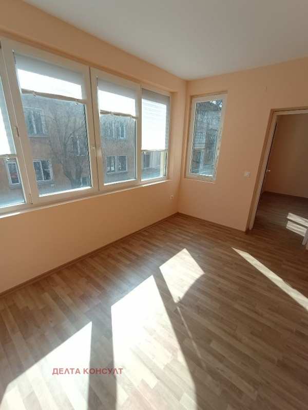 Дава под наем офис, гр. перник, център