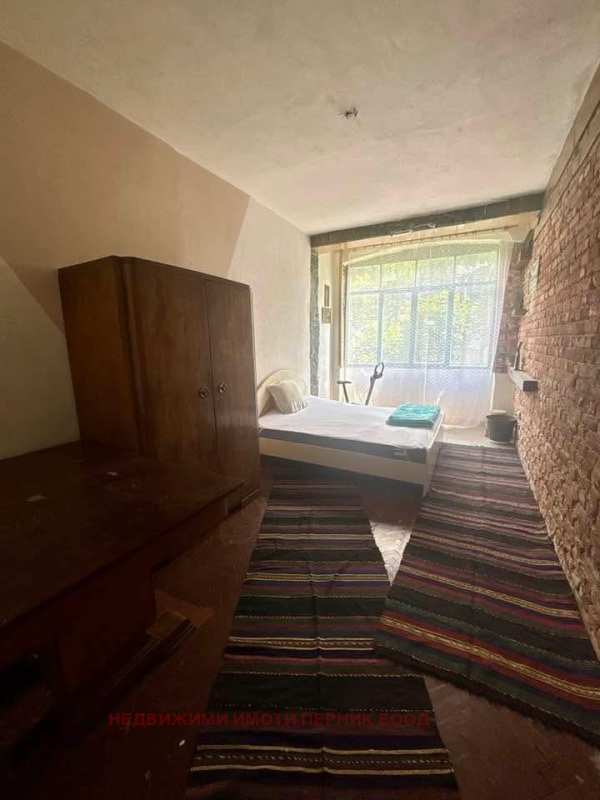 Дава под наем 3-стаен, гр. перник, изток