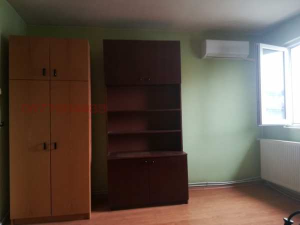 Дава под наем  1-стаен град Търговище, Център
      50 кв.м