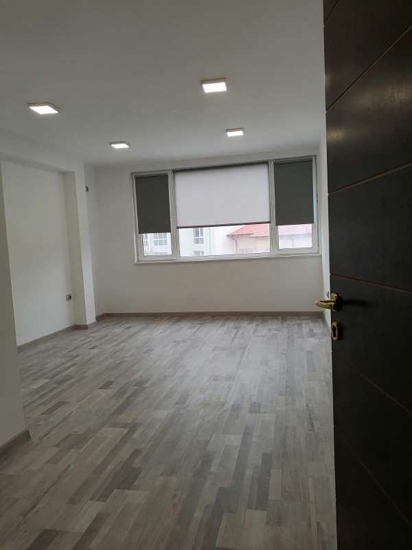 Дава под наем офис, гр. сливен, център