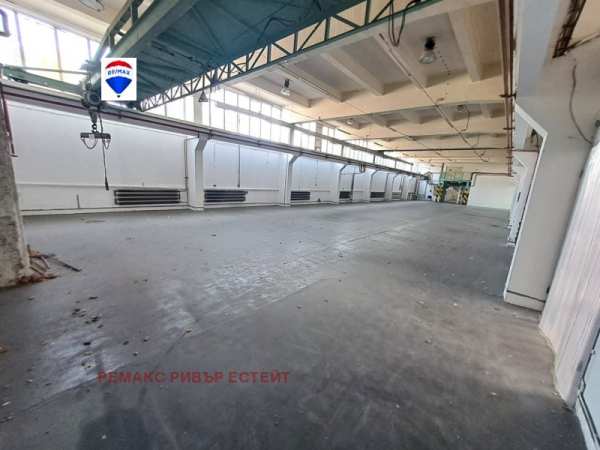 Дава под наем  пром. помещение град Русе, Родина 1
      1000 кв.м