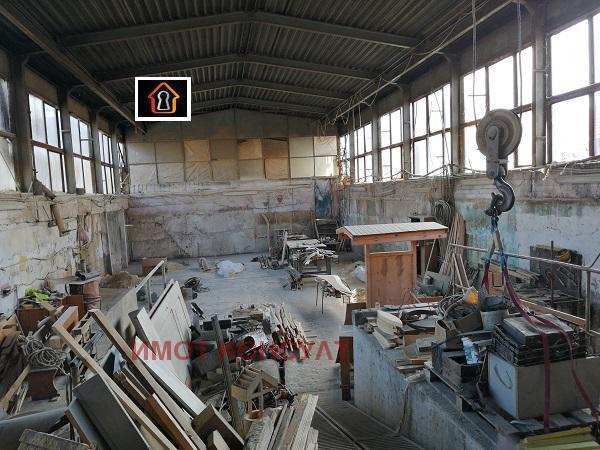 Дава под наем  пром. помещение град Враца, Промишлена зона - Изток
      1045 кв.м