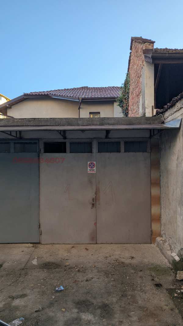 Дава под наем гараж, паркомясто, гр. пазарджик, център