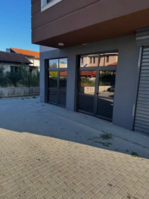 Дава под наем  офис гр. Елин Пелин, област София
      80 кв.м