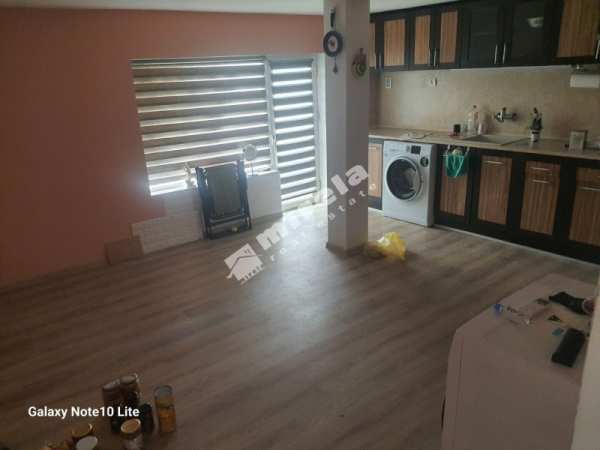 Дава под наем етаж от къща, гр. ямбол, промишлена зона