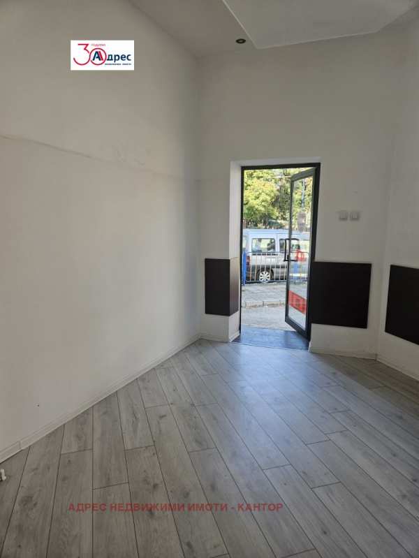 Дава под наем офис, гр. пазарджик, център