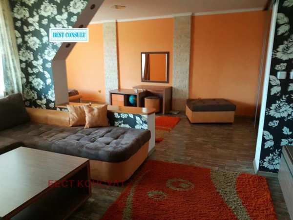 Дава под наем  4-стаен град Русе, Централен кооп. пазар
      300 кв.м