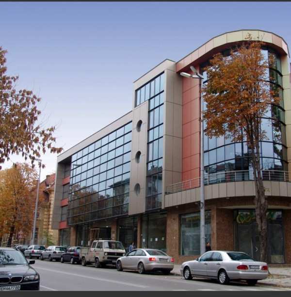 Дава под наем гараж, паркомясто, гр. плевен, широк център