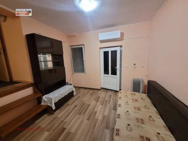 Дава под наем етаж от къща, гр. шумен, гривица