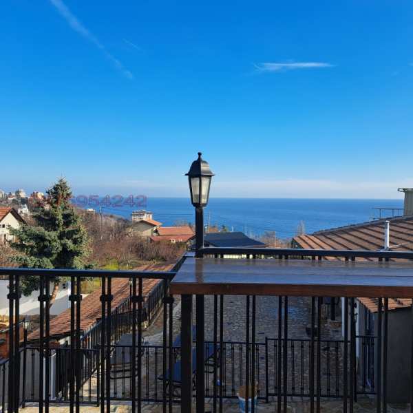 Дава под наем  многостаен град Варна, м-т Манастирски рид
      389 кв.м