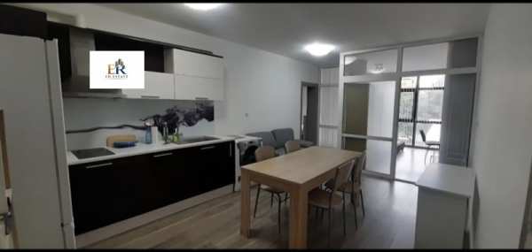 Дава под наем  многостаен град Плевен, Идеален център
      120 кв.м