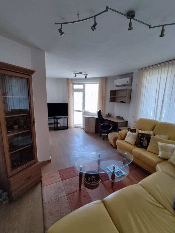 Дава под наем  2-стаен град Ямбол, Център
      65 кв.м