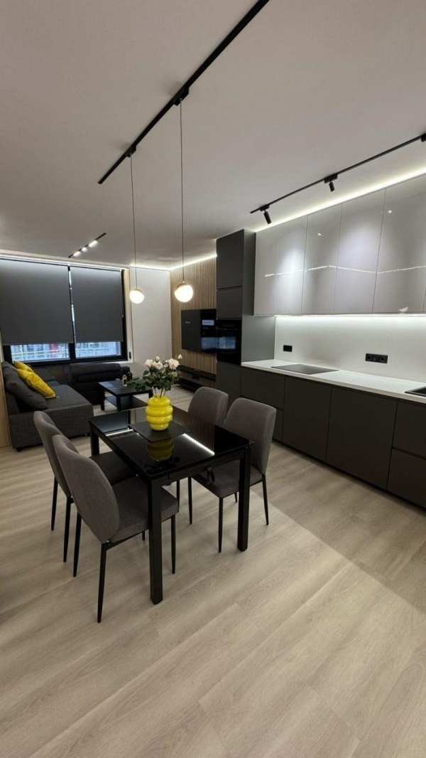 Дава под наем 4-стаен, гр. софия, център