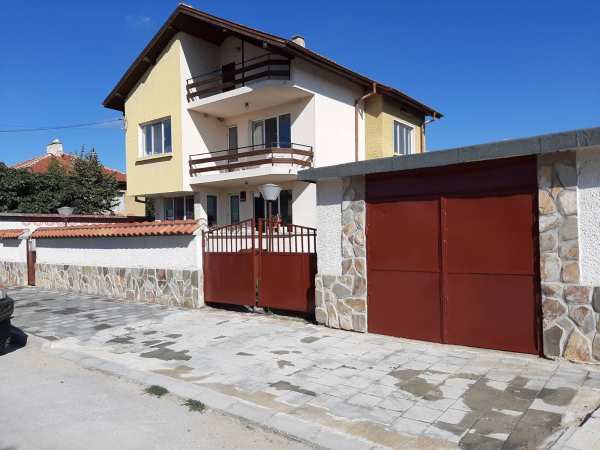 Дава под наем къща, с. радиново, област пловдив