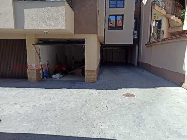 Дава под наем гараж, паркомясто, гр. пазарджик, център