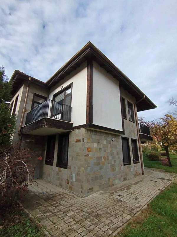 Продава  къща гр. Правец, област София
      1698 кв.м