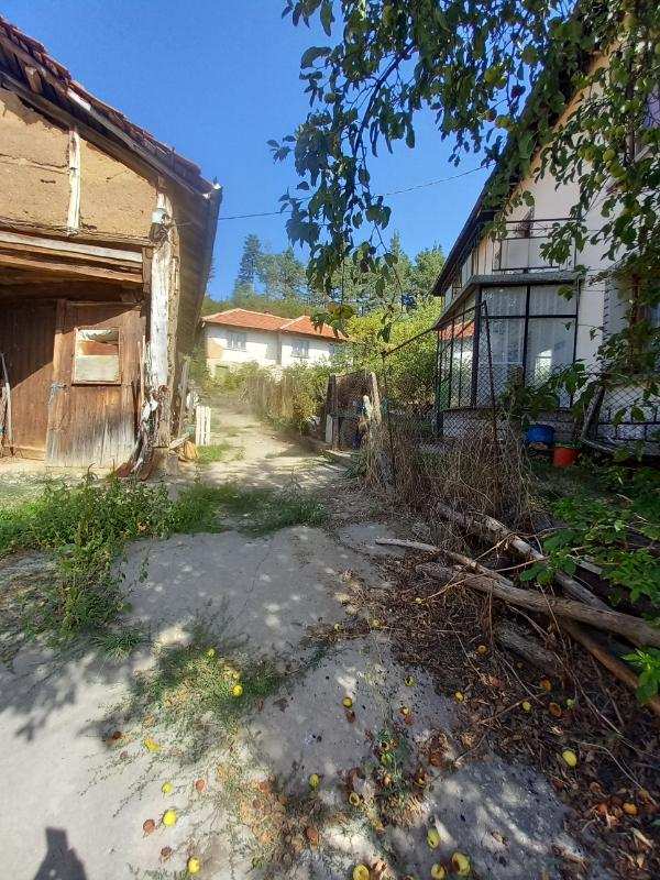 Продава  къща с. Райово, област София
      100 кв.м