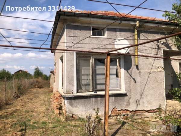 Къща с двор 2500 кв.м