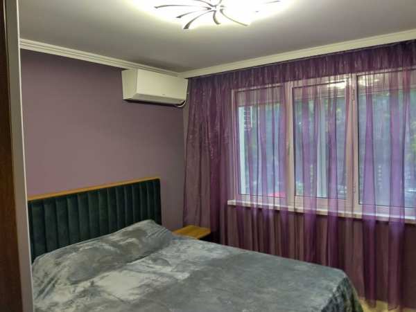 Продава луксозен тристаен апартамент