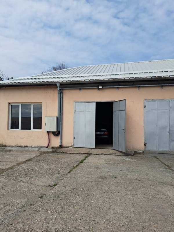 Склад под наем с офис, 100 кв. м.с бетонирана площадка от  500 кв. м.