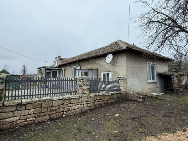 Къща в село Гурково на под 10 мин / километра от град Балчик (Морето)