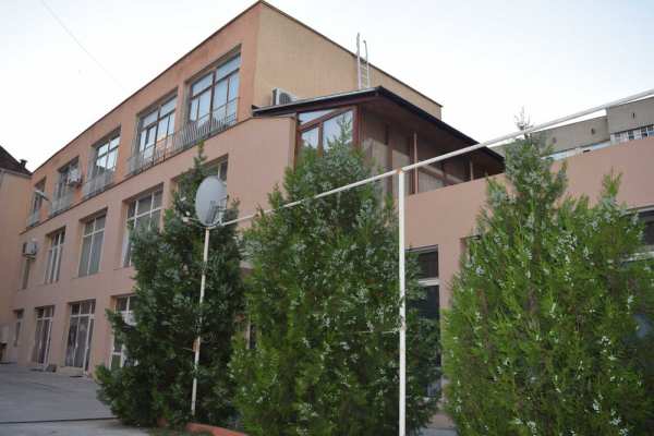 Продава се първи и втори етаж от сграда