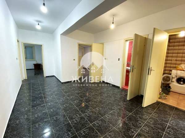 Продавам 4-стаен апартамент, кв. Възраждане 2, ЧЖП: 118 кв.м