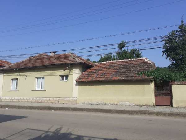 Продавам къща в гр.Монтана